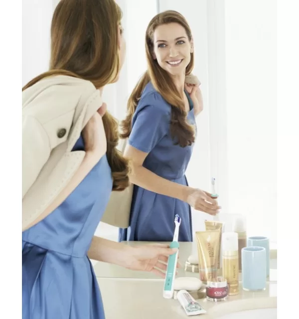 Braun Oral-B - Cepillo de dientes recargable TriZone 500 - con triple acción limpiadora